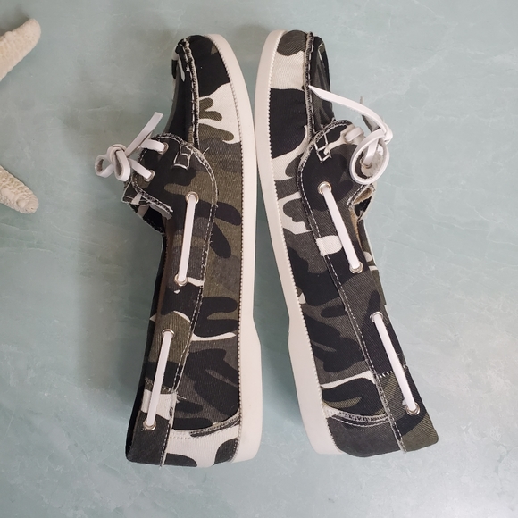 New! Brown Camouflage Tie Up Canvas Boat Shoes - Picture 7 of 8